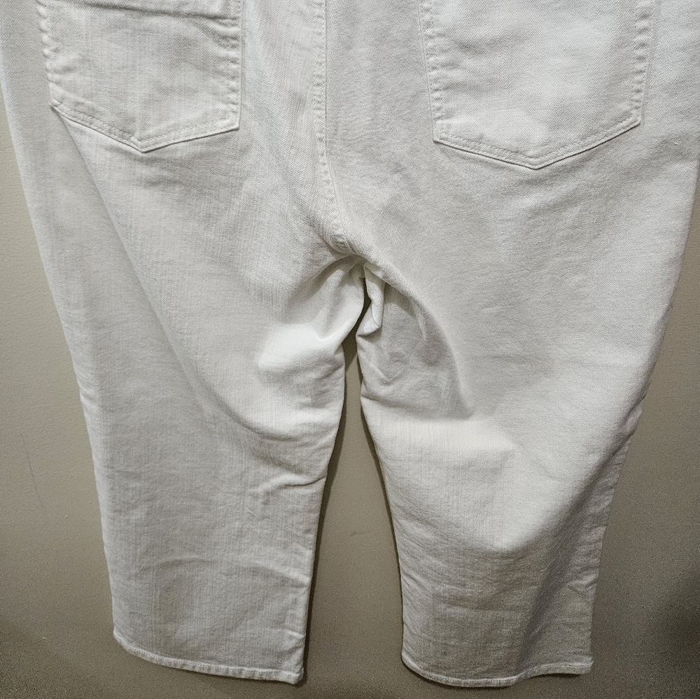 Chico's Platinum White Emarald Crop Straight High Rise Denim Jeans Size LG/14 - Picture 9 of 11